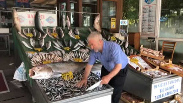 Tezgahlardaki Hamsi Bolluğu Yüzleri Güldürdü, Kilosu 40'tan 15 Liraya Düştü