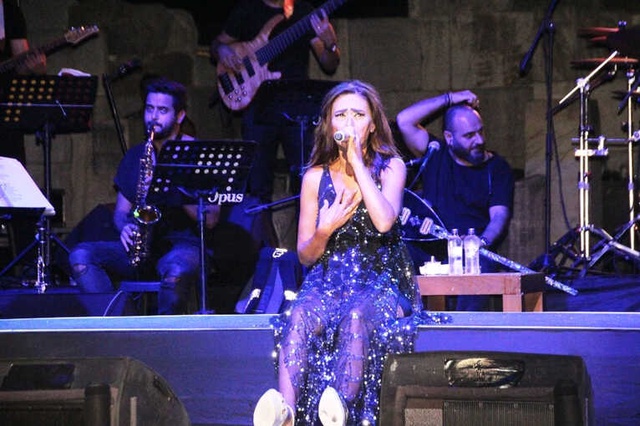 Bodrum'da Konser Veren Yıldız Tilbe, İlginç Danslarını Abarttı