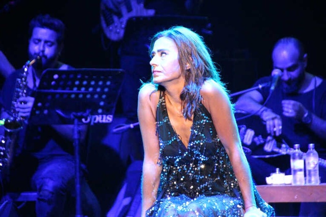 Bodrum'da Konser Veren Yıldız Tilbe, İlginç Danslarını Abarttı