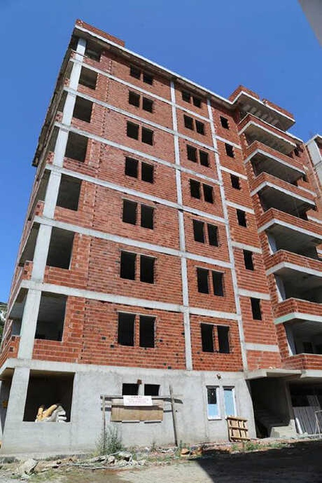 İnşaat Halindeki Binadan Atlayan Gencin Üzerinden