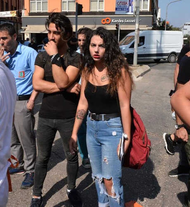 Adana'da İntihar Eden Kadını Simit Yiyerek İzlediler