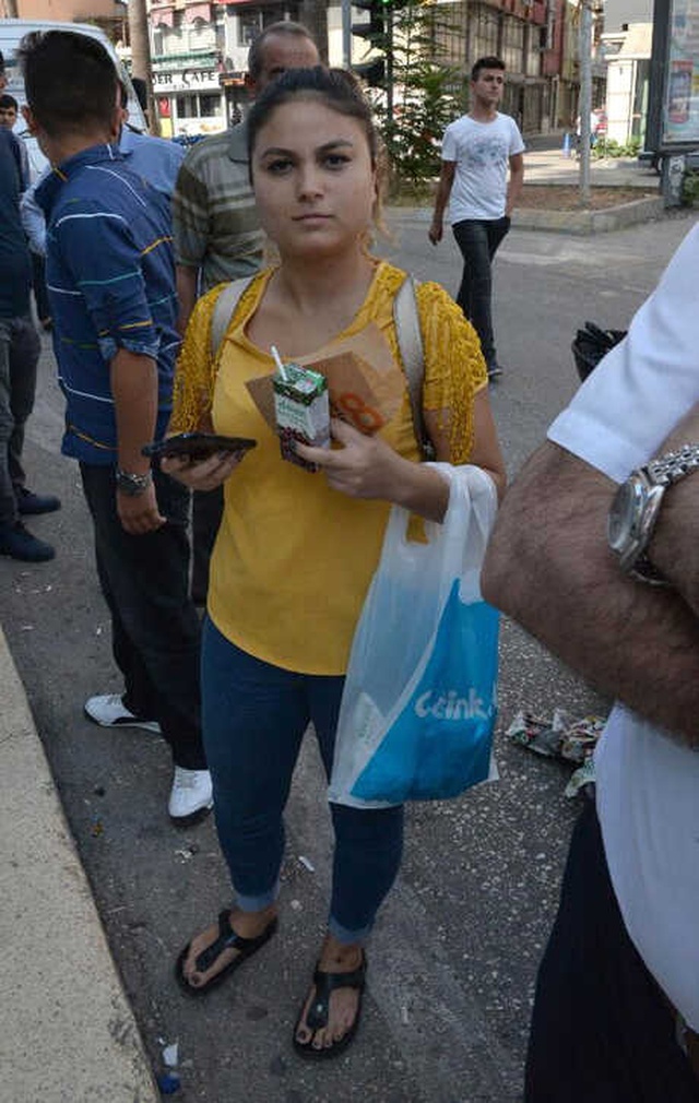 Adana'da İntihar Eden Kadını Simit Yiyerek İzlediler