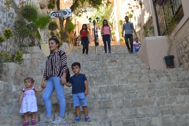 Mardin'e Yerli ve Yabancı Turistler Akın Etti, Oteller Doldu Taştı