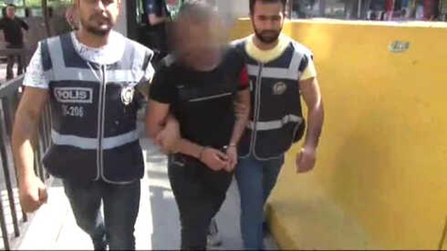 İstanbul'da Soygun Günü Giydiği Tişörtü Tekrar Giyen Hırsız, Polislerin Dikkati Sonucu Yakalandı
