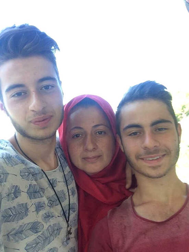 Cinnet Getiren Adam, Kayınvalidesini Öldürdü, Eşini ve Çocuklarını Yaraladı