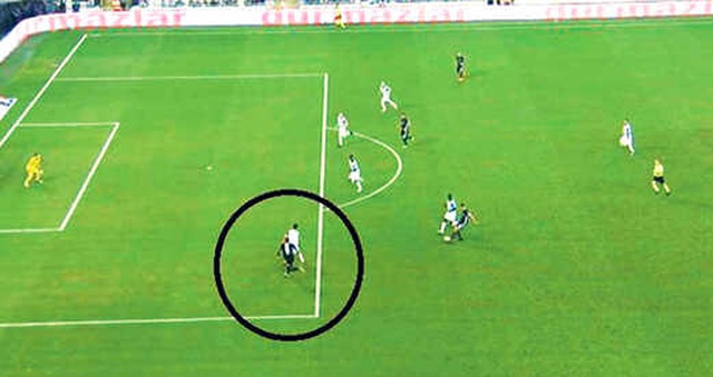 Cüneyt Çakır, Bursaspor Maçında Beşiktaşlı Babel'in Golünü İptal Etmedi