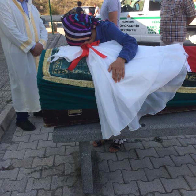 İki Yıldır Verdiği Yaşam Mücadelesini Kaybeden Minik Derya'nın Cenaze Namazını 4 Kişi Kıldı