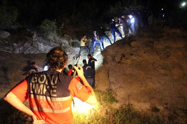 Psikolojik Sorunları Olduğu İddia Edilen Kadın, Çıktığı Kayalıklardan 12 Saatte Kurtarıldı