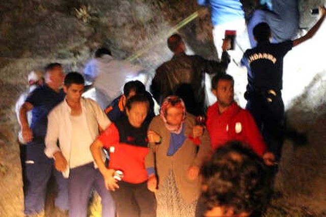 Psikolojik Sorunları Olduğu İddia Edilen Kadın, Çıktığı Kayalıklardan 12 Saatte Kurtarıldı