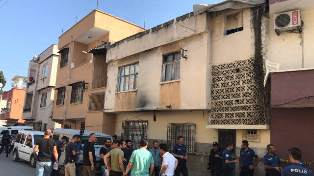 Mersin'de Müstakil Bir Evde 5 Kişinin Cesedi Bulundu Mersin'de Cinnet Getiren <a class='keyword-sd' href='/baba/' title='Baba'>Baba</a>, Eşi ve 3 Çocuğunu Öldürüp İntihar Etti