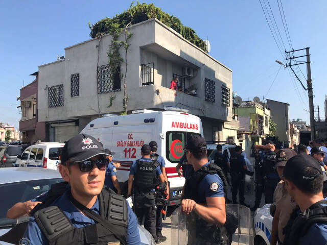 Mersin'de Müstakil Bir Evde 5 Kişinin Cesedi Bulundu Mersin'de Cinnet Getiren Baba, Eşi ve 3 Çocuğunu Öldürüp İntihar Etti