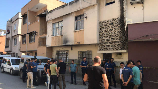 Mersin'de Müstakil Bir Evde 5 Kişinin Cesedi Bulundu Mersin'de Cinnet Getiren Baba, Eşi ve 3 Çocuğunu Öldürüp İntihar Etti