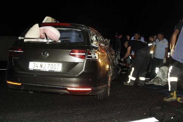 Çankırı'da, Otomobil Kamyona Arkadan Çarptı: 2 Ölü, 4 Yaralı
