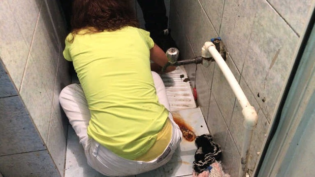 Engelli Torbacı, Uyuşturucuları Tuvalette İmha Ederken Yakalandı