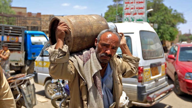 Yemen'de Yerel Para Birimdeki Değer Kaybı Nedeniyle Lüks Ürünlerin İthalatı Geçici Olarak Durduruldu