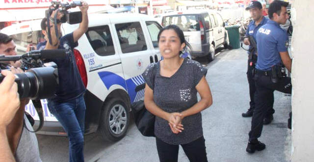 Kocasını Takip Edip Başka Kadınla Yakaladı, Ortalığı Birbirine Kattı Kocasını Takip Edip Başka Kadınla Yakaladı, Ortalığı Birbirine Kattı