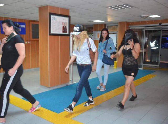 Bir Kent Diken Üstünde! Gözaltına Alınan Hayat Kadınında Hepatit C Virüsü Tespit Edildi Bir Kent Diken Üstünde! Gözaltına Alınan Hayat Kadınında Hepatit C Virüsü Tespit Edildi