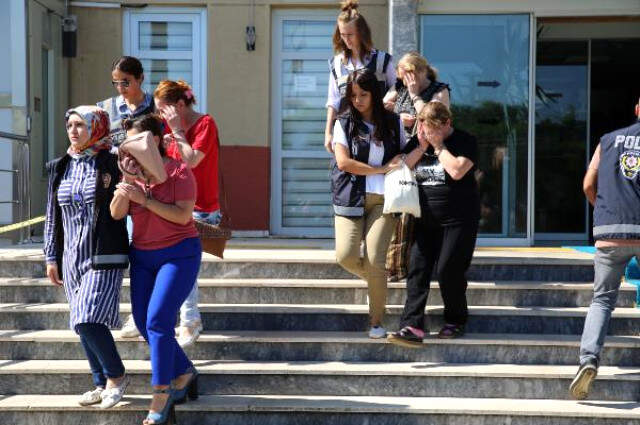 Bir Kent Diken Üstünde! Gözaltına Alınan Hayat Kadınında Hepatit C Virüsü Tespit Edildi Bir Kent Diken Üstünde! Gözaltına Alınan Hayat Kadınında <a class='keyword-sd' href='/hepatit-c-2/' title='Hepatit C'>Hepatit C</a> Virüsü Tespit Edildi