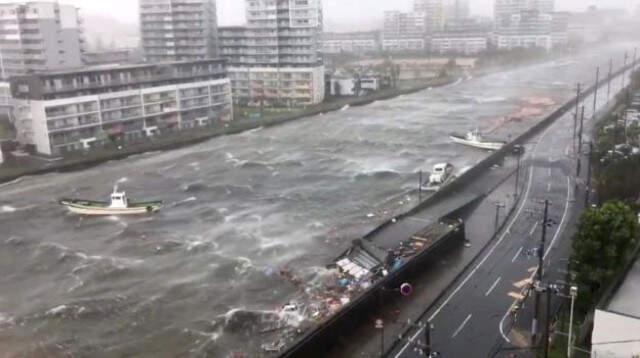 Japonya'da Son 25 Yılın En Şiddetli Tayfunu: 11 Ölü, En Az 400 Yaralı