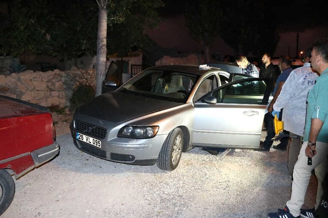 Ruhsatsız Tabanca Alışverişi Sırasında Deneme Yapan Şahısları, Silah Sesleri Yakalattı