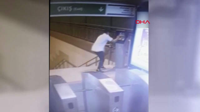 Metrobüs Alt Geçidinde, Genç Kızın Çantasını Çalan Afgan Uyruklu 2 Hırsız Yakalandı