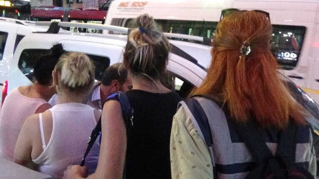 Randevu ile Fuhuşa Gelen Müşteriler, Karşılarında Ahlak Polisini Görünce Şaşırdı