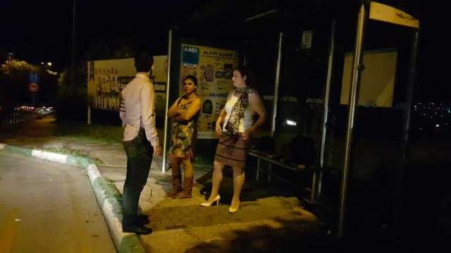 Randevu ile Fuhuşa Gelen Müşteriler, Karşılarında Ahlak Polisini Görünce Şaşırdı