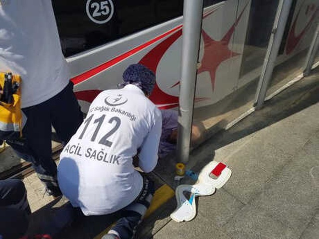 Samsun'da Yolun Karşısına Geçmeye Çalışan Yaşlı Adam, Tramvayın Altında Kaldı