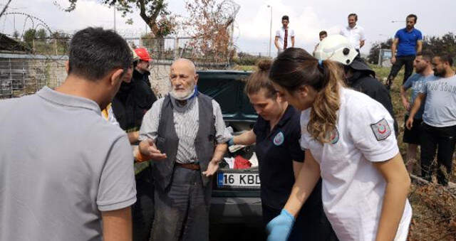 Bursa'da, Baygınlık Geçiren Yaşlı Sürücü Kaza Yaptığını Ambulansta Öğrendi Bursa'da, Baygınlık Geçiren 83 Yaşındaki Sürücü Kaza Yaptığını Ambulansta Öğrendi