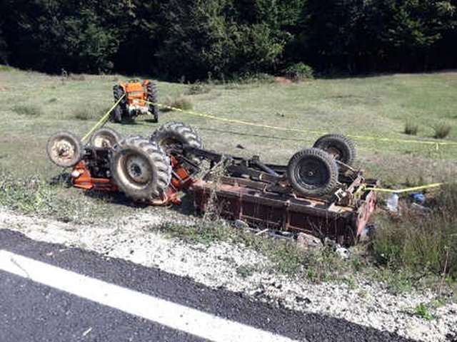 Bursa'da, Devrilen Traktörün Altında Kalan Baba Öldü, Oğlu Yaralı