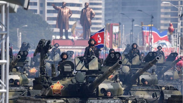 Fotoğraflarla: Kuzey Kore'den 70'inci Yıldönümü İçin Dev Geçit Töreni