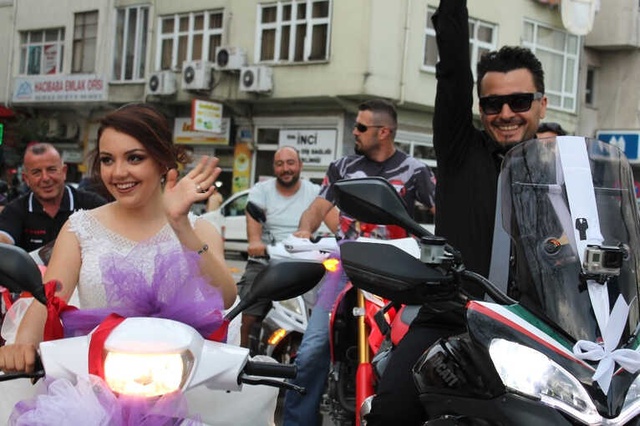 Hollanda'dan Türkiye'ye 8 Günde Motosiklet Üzerinde Gelerek Ordu'da Düğün Yaptılar
