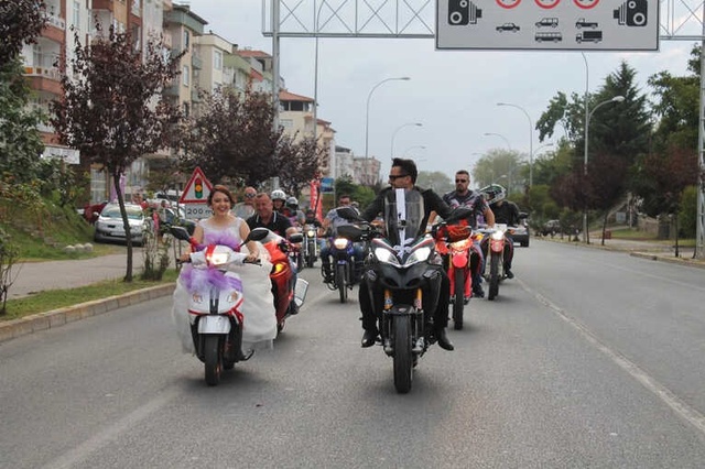 Hollanda'dan Türkiye'ye 8 Günde Motosiklet Üzerinde Gelerek Ordu'da Düğün Yaptılar