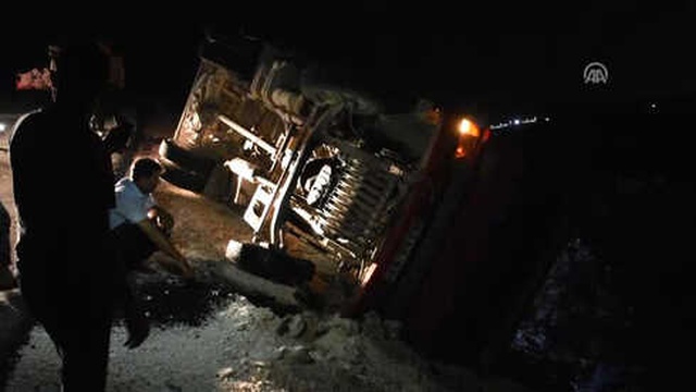 Tarım İşçilerini Taşıyan Kamyonet Devrildi: 3'ü Ağır 17 Yaralı
