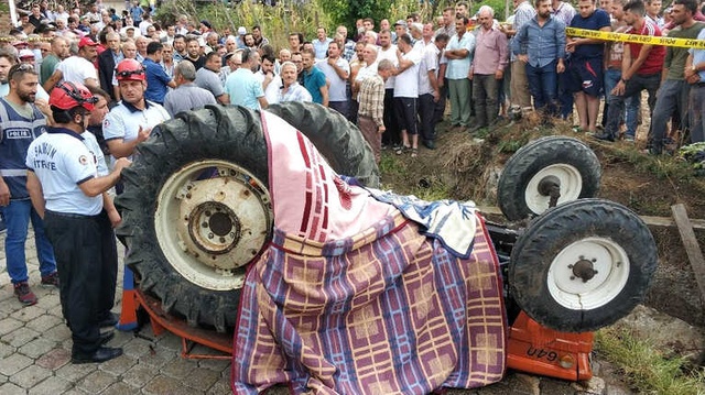 Traktörün Altında Kalarak Hayatını Kaybeden Sürücünün Yakınlarının Feryatları, Yürekleri Dağladı