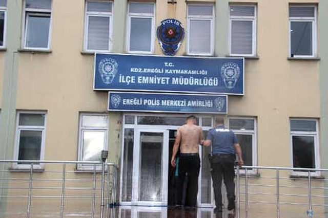 Aldatıldığından Şüphelenen Koca, Eşi ve Aşığını Yarı Çıplak Halde Yakaladı