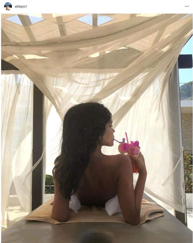 Sosyetik Güzel Bahar Candan'dan Derin Dekolteli Paylaşım!