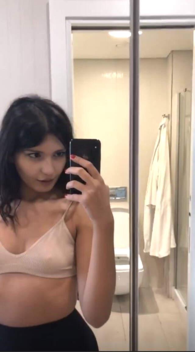 Sosyetik Güzel Bahar Candan'dan Derin Dekolteli Paylaşım!