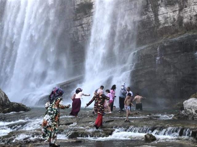 UNESCO'ya Aday Gösterilen Erzurum Tortum Şelalesi'nin Yürüyüş Alanında Heyelan Riski Var