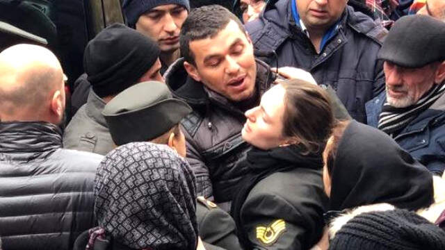 Afrin Şehidinin Eşi, Düğün Fotoğraflarının Aynısını Tekrardan, Tek Başına Çektirdi