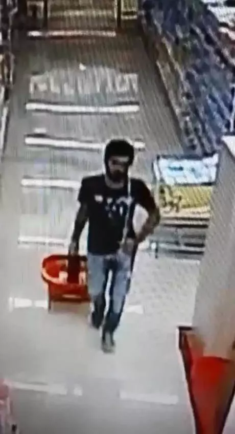 Çaldığı Sucukları İç Çamaşırına Saklayan Şüpheli Yakalandı