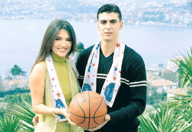 Demet Akalın'ın Boşanma Kararı Alması Sonrası İbrahim Kutluay'dan Manidar Sözler Demet Akalın'ın Boşanma Kararı Alması Sonrası İbrahim Kutluay'dan Manidar Sözler