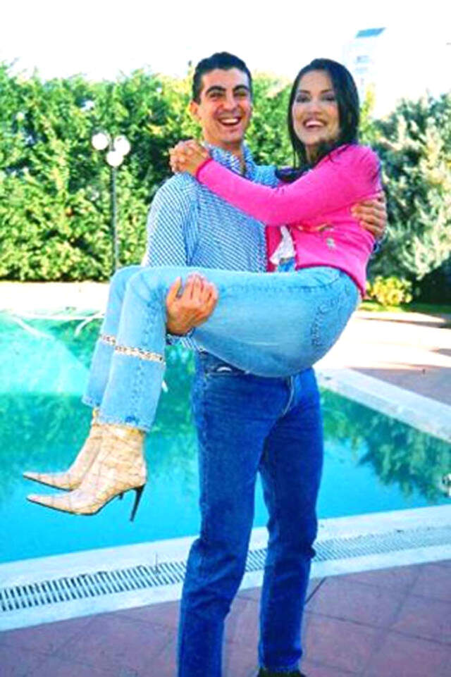 Demet Akalın'ın Boşanma Kararı Alması Sonrası İbrahim Kutluay'dan Manidar Sözler Demet Akalın'ın Boşanma Kararı Alması Sonrası İbrahim Kutluay'dan Manidar Sözler