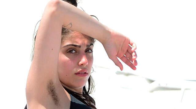 Madonna'nın Kızı Lourdes Leon, Tıraşsız Bacağıyla Podyuma Çıktı