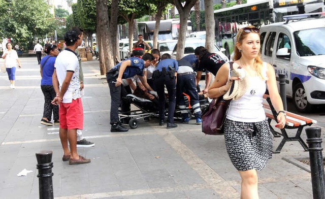 Adana'da Uyuşturucu Aldığı Öne Sürülen Genç Kız, Ortalığı Birbirine Kattı