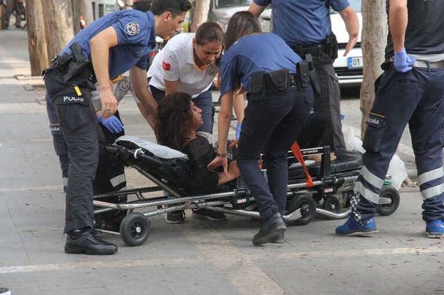 Adana'da Uyuşturucu Aldığı Öne Sürülen Genç Kız, Ortalığı Birbirine Kattı