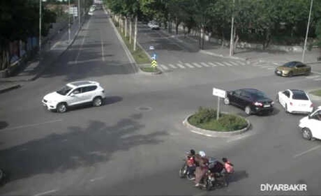 İki Otomobilin Çarpıştığı Kazada, Emniyet Kemeri Takmayan Sürücü Araçtan Fırladı