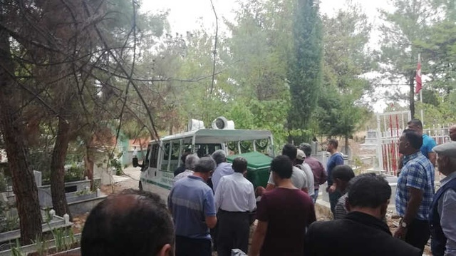 Hata Kurbanı Aile, Başkaları Tarafından Gömülen Cenazelerini Mezardan Çıkardı
