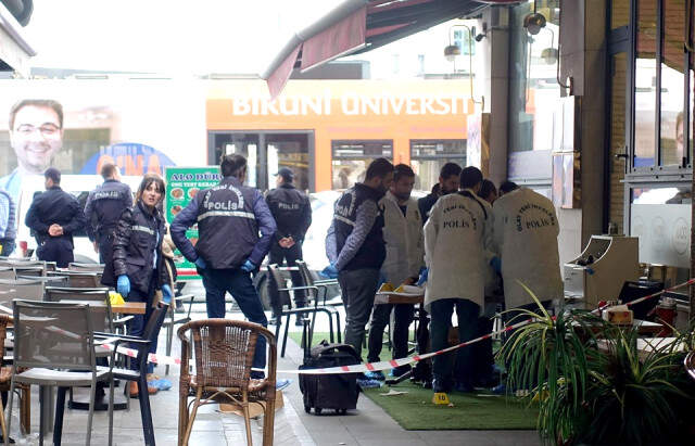 Sirkeci'de Eski Milli Savunma Bakanını Öldüren Sanık: Kendime Geldiğimde Başı Elimdeydi Sirkeci'de Milli Savunma Eski Bakanını Öldüren Sanık: Kendime Geldiğimde Başı Elimdeydi