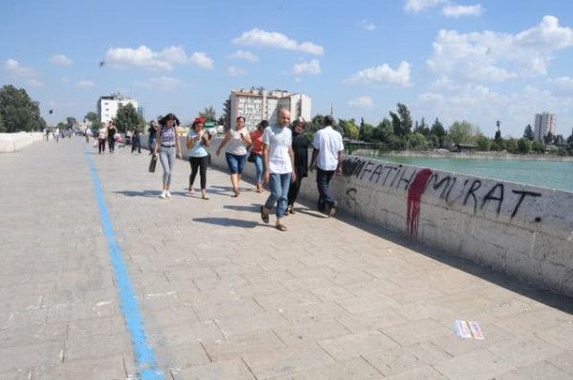 Adana'da, Dünyanın En Eski Köprüsüne 'Dilan Seni Seviyorum' Yazdılar